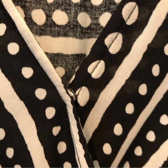 Bobeau Jumpsuit, Black and White Batik Type Pattern, Sleeveless V Neck, Size S - Picture 8 of 16